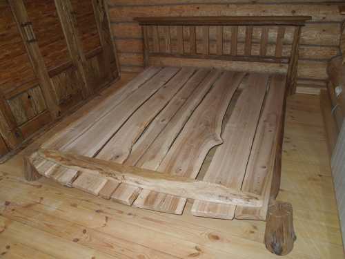 Кровати из массива дерева 