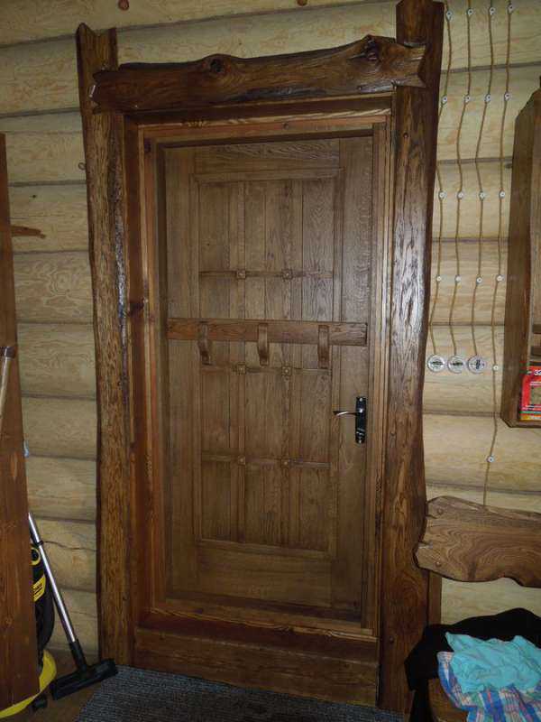 Входные и межкомнатные двери под старину
