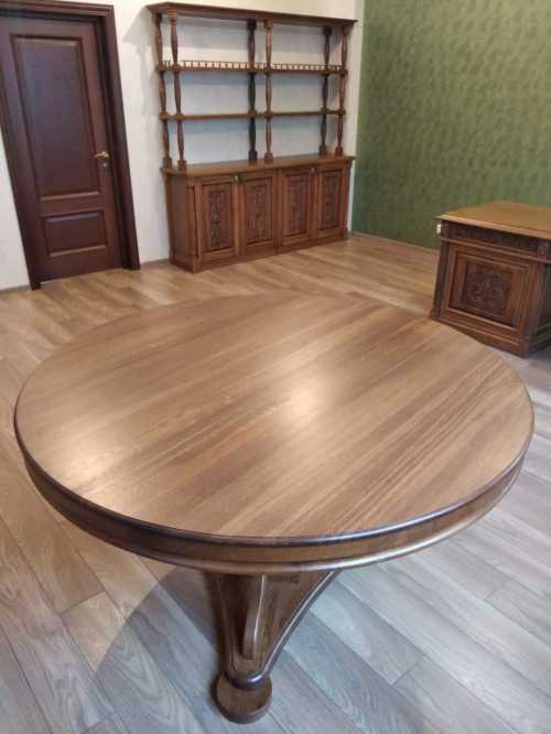 Мебель для кабинета из массива дуба Круглый стол