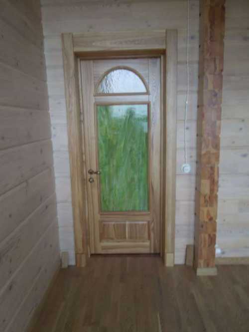Межкомнатные и входные двери из массива дерева со стеклом 